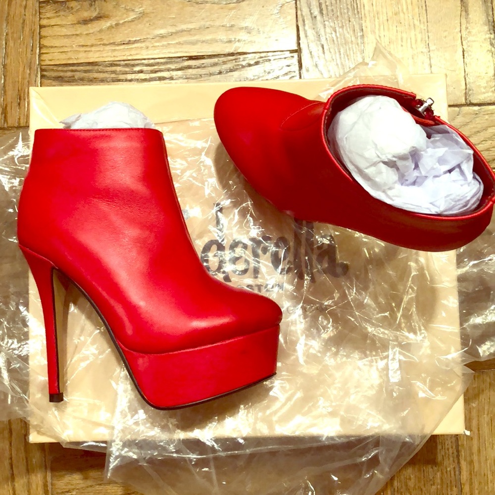 Red Leather Ankle Platform Boots. US Sz 2.5M. CoB